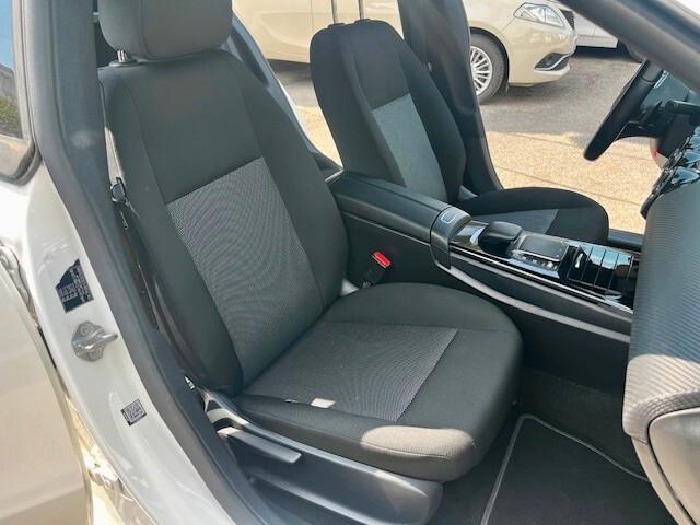 Mercedes-Benz CLA 200 Shooting Brake d Executive "NAVI / PDC /TELECAMERA /