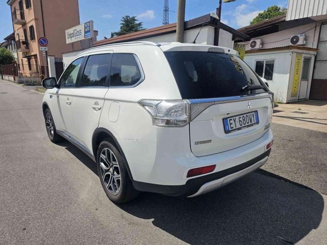 MITSUBISHI Outlander 2.0 MIVEC 4WD PHEV Instyle