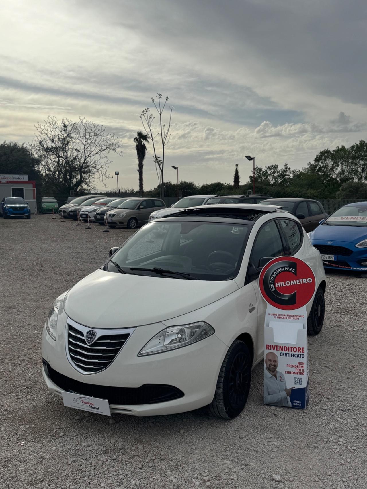 Lancia Ypsilon 1.2 69 CV Elefantino rosa tetto apribile