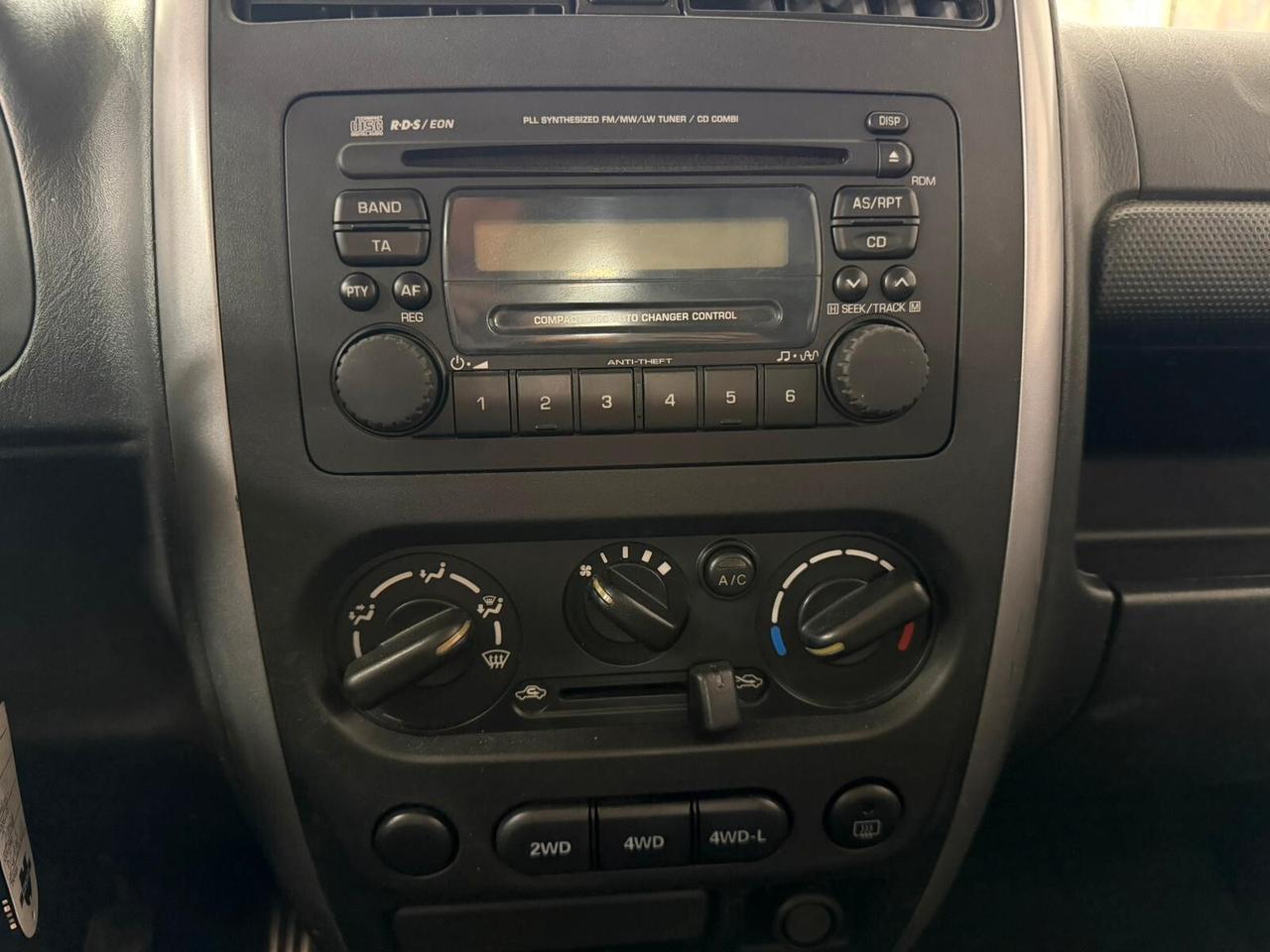 Suzuki Jimny 1.3i 16V cat 4WD JLX GPL