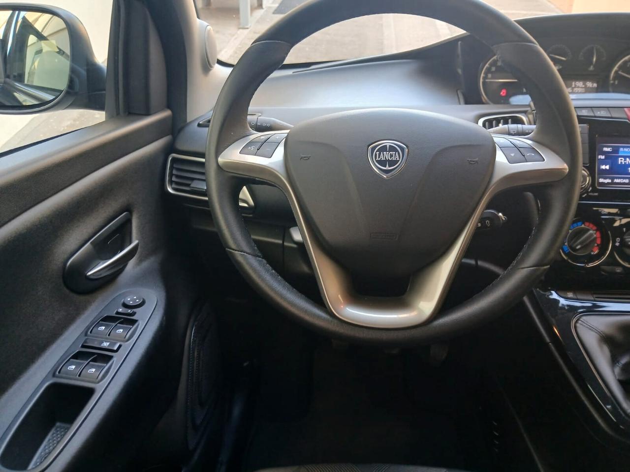 Lancia Ypsilon 1.2 69 CV 5 porte S&S Gold