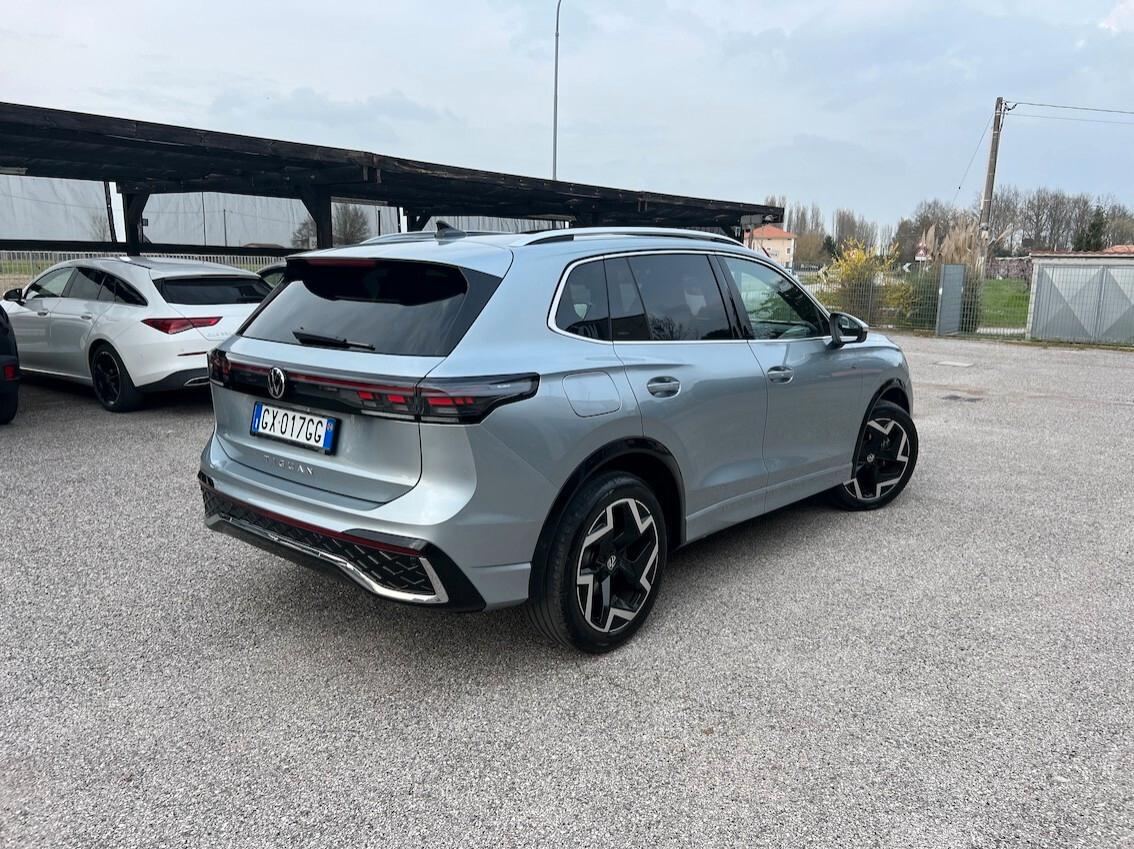 Volkswagen Tiguan 2.0 tdi R-Line Plus 150cv dsg Tetto Gancio Traino