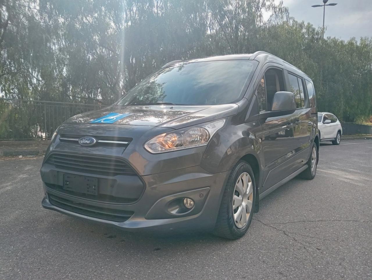 Ford Tourneo Connect Pianale ribassato con rampa disabili in carrozzina