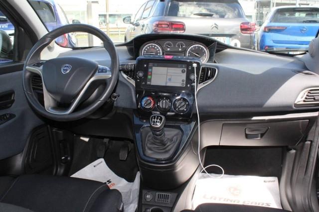 Lancia Ypsilon III 1.0 hybrid Gold s&s 70cv adatta neopatentasti