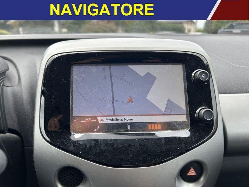 Toyota Aygo 1.0 VVT-i 69 CV 5p x-play NAVI + RETROCAMERA