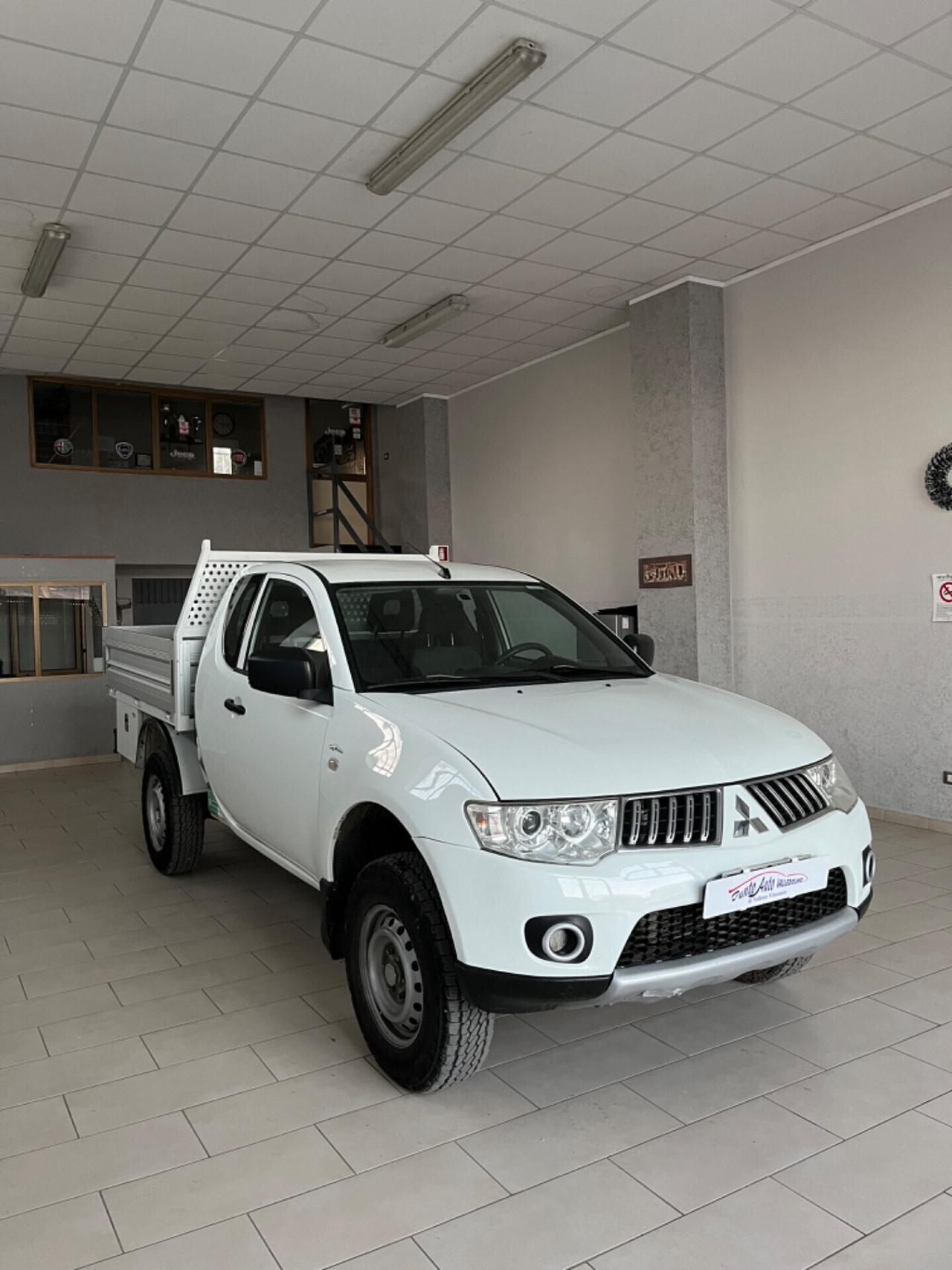 Mitsubishi L200 2.5 4x4 Cassone fisso