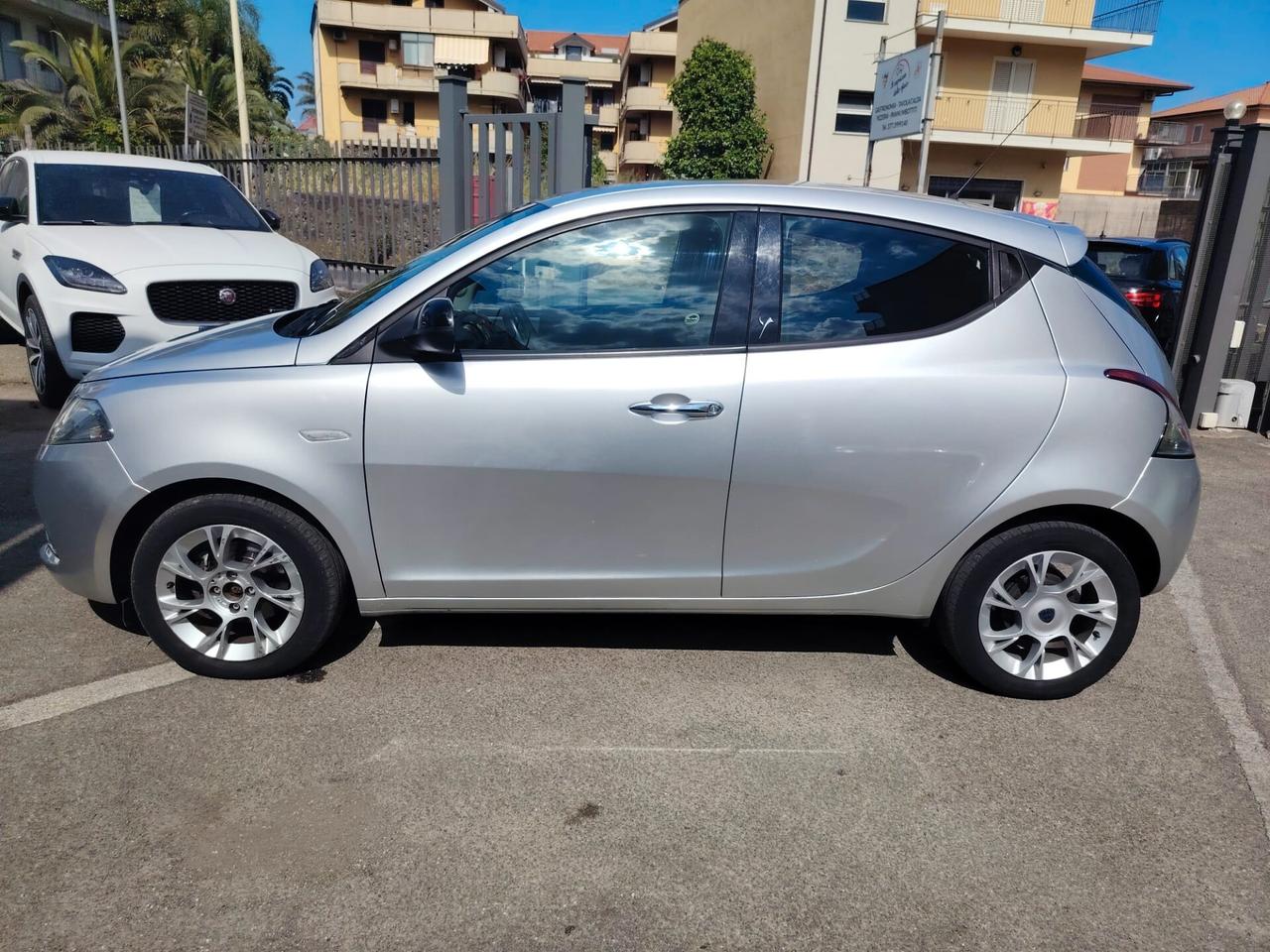 Lancia Ypsilon 1.2 69 CV 5 porte Gold
