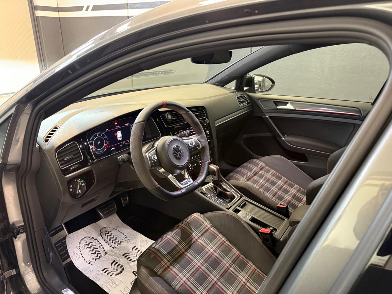 Volkswagen Golf GTI Performance 2.0 245 CV TSI DSG 5p. BMT