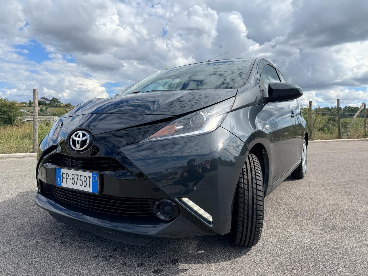 Toyota Aygo 1.0 VVT-i 69 CV 5 porte x-play 20 MILA KM!!!