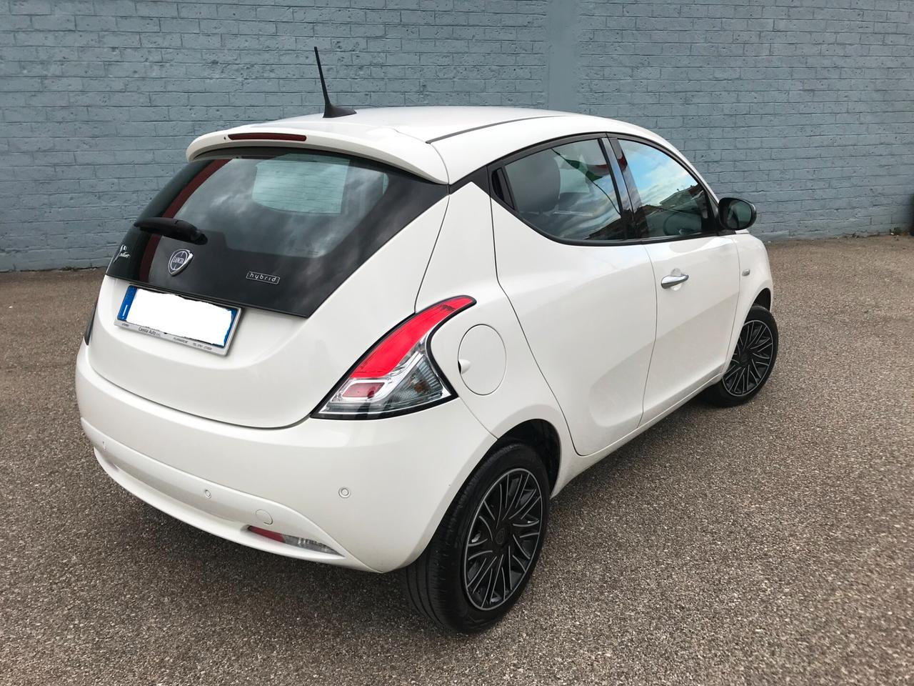 Lancia Ypsilon 1.0 FireFly 5 porte S&S Hybrid Ecochic Gold