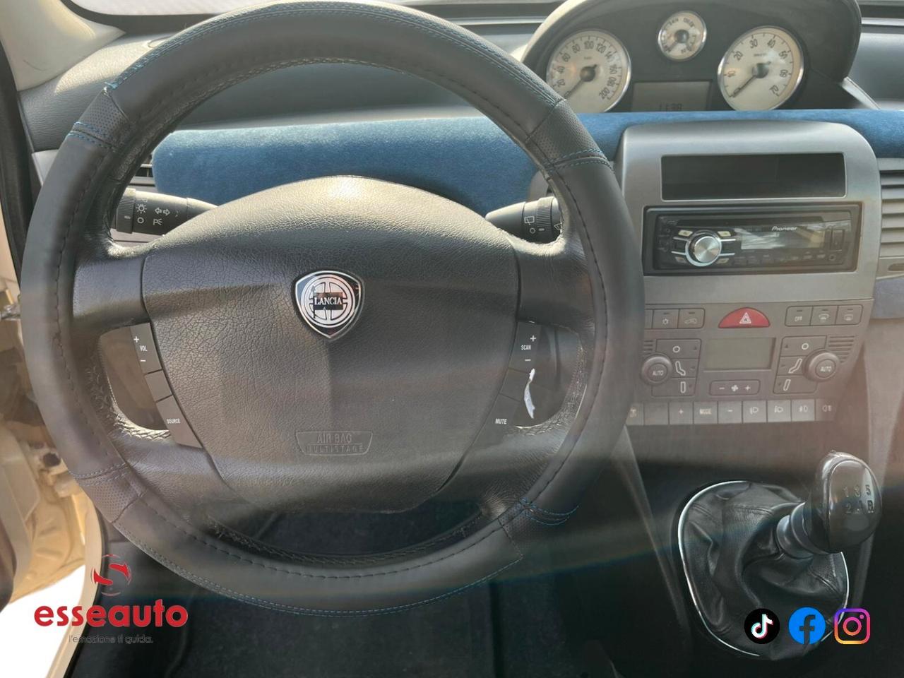 Lancia Ypsilon 1.2 16V Platino