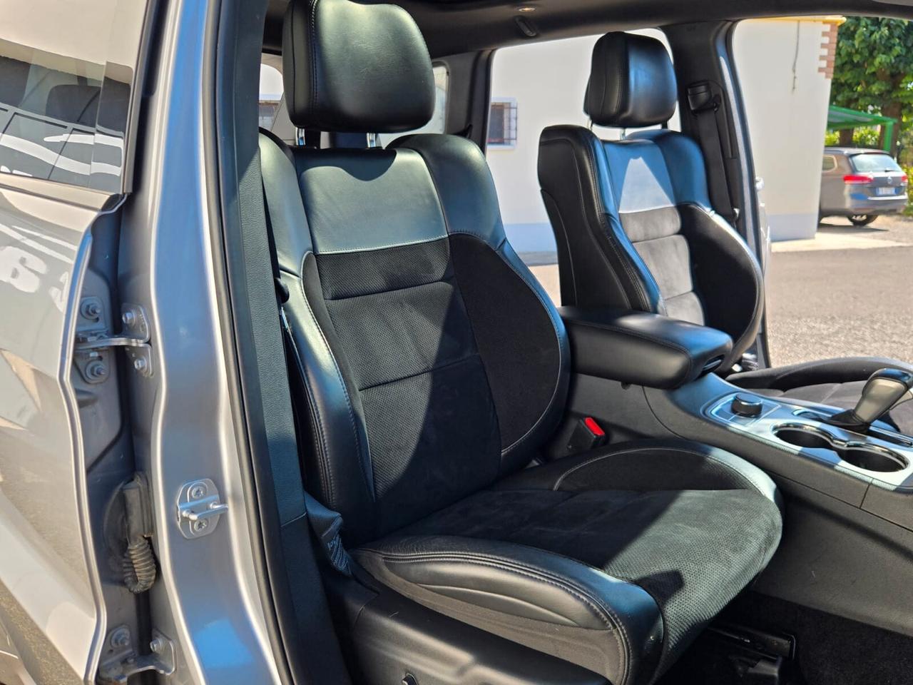 Jeep Grand Cherokee 3.0 V6 CRD 250 Multijet II S Model full