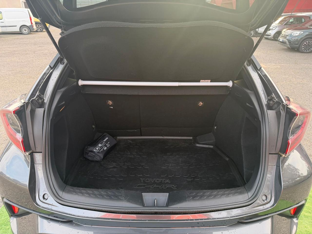 Toyota C-HR 1.8 Hybrid E-CVT Style+