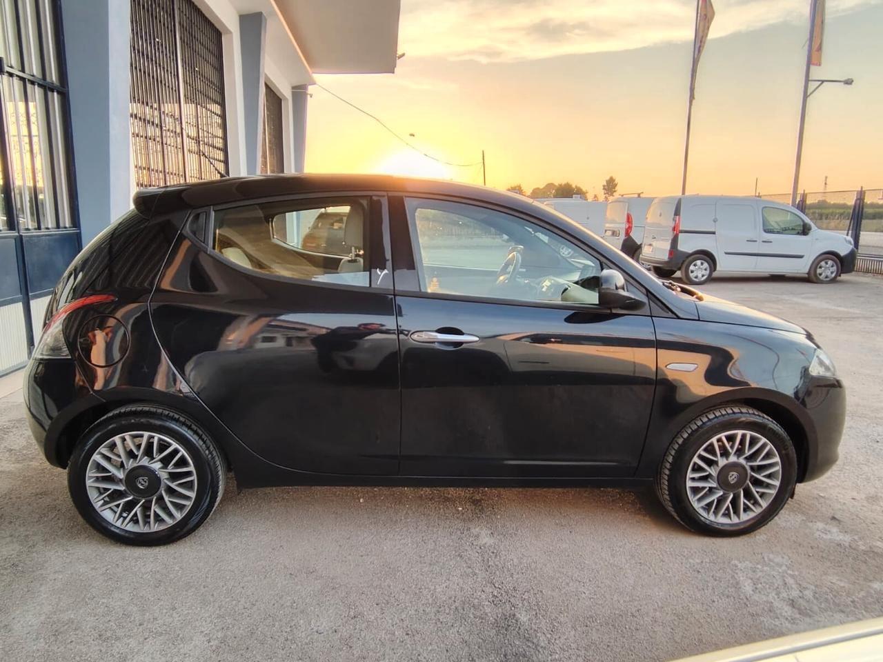 Lancia Ypsilon 1.2 69 CV 5 porte S&S Platinum