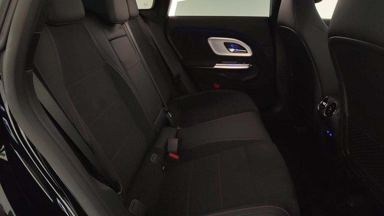 Mercedes-Benz CLA 250+ con tecnologia EQ