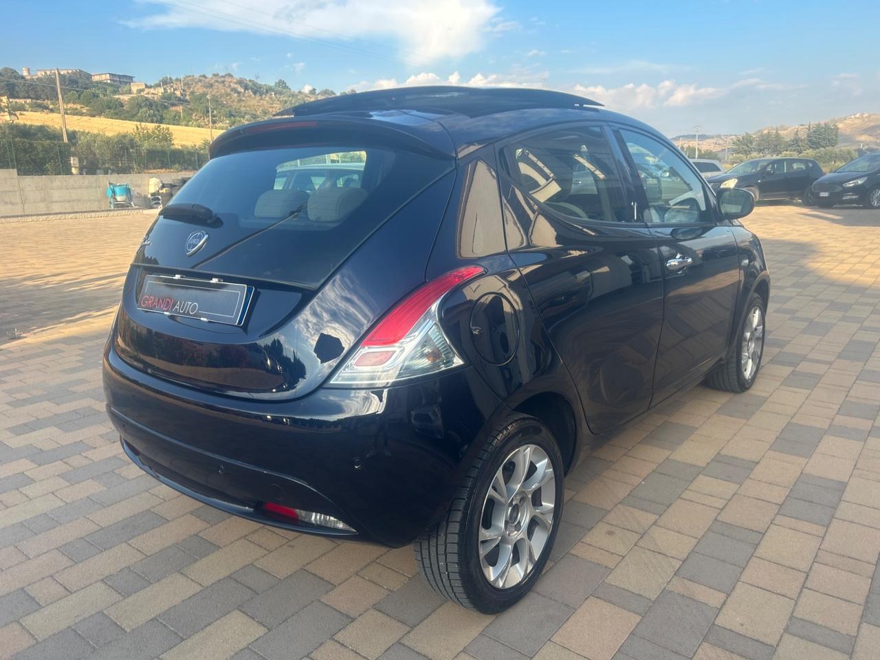 Lancia Ypsilon 1.2 69 CV 5 porte Platinum