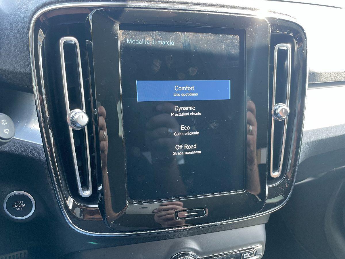 Volvo XC40 1.5 t2 Momentum Pro auto AUTOCARRO N1