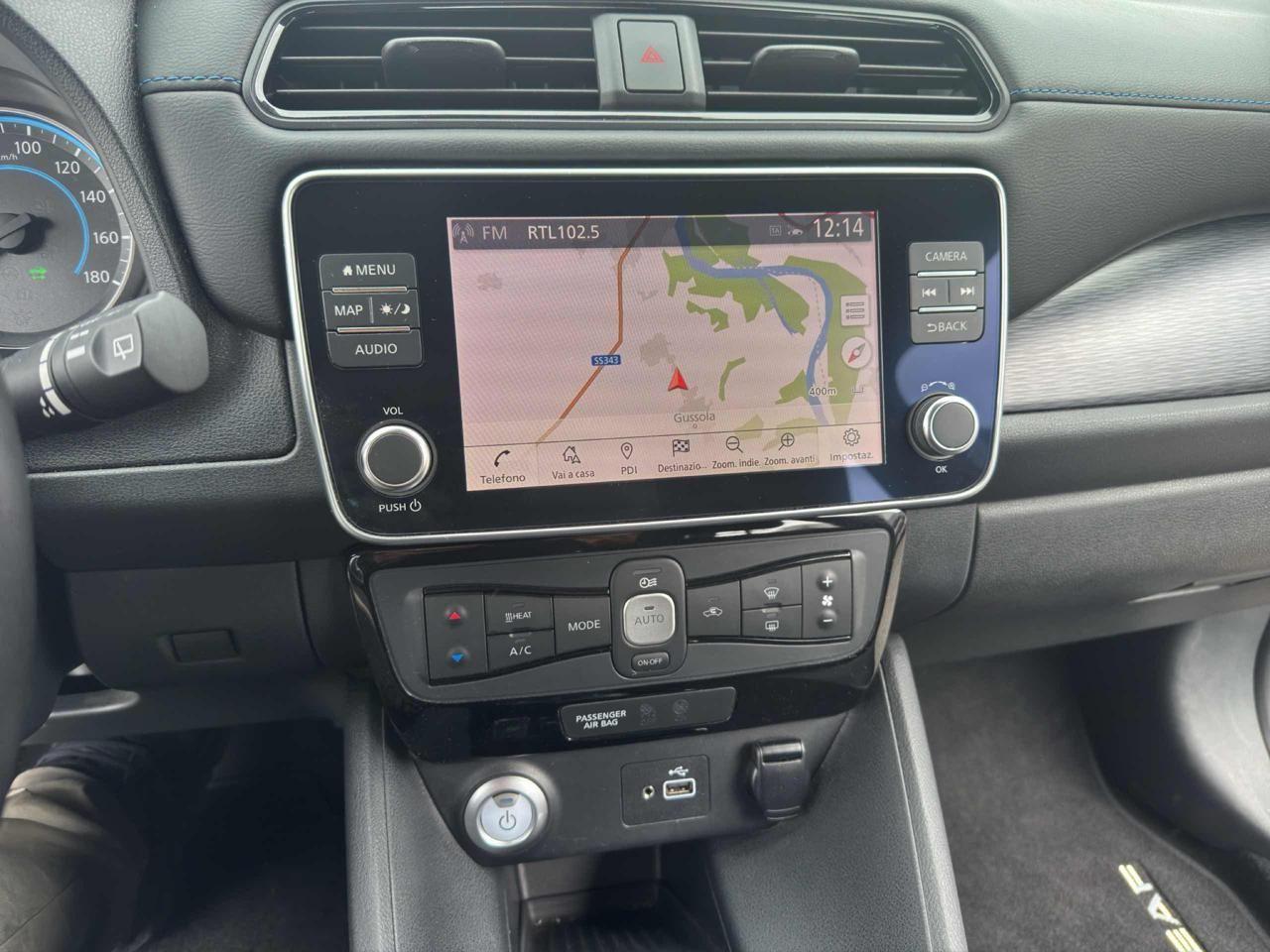 Nissan Leaf ACENTA 40 KWH-NAVI-SENSORI-RETROCAMERA-POKI KM-