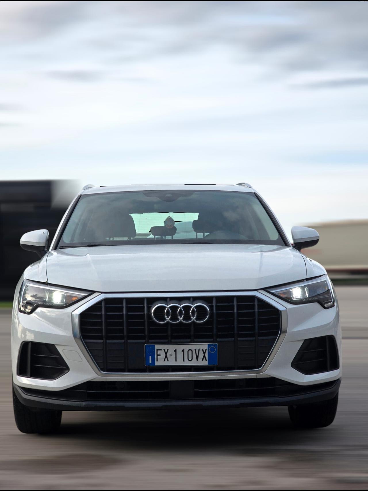 Audi Q3 35 TDI S tronic Business