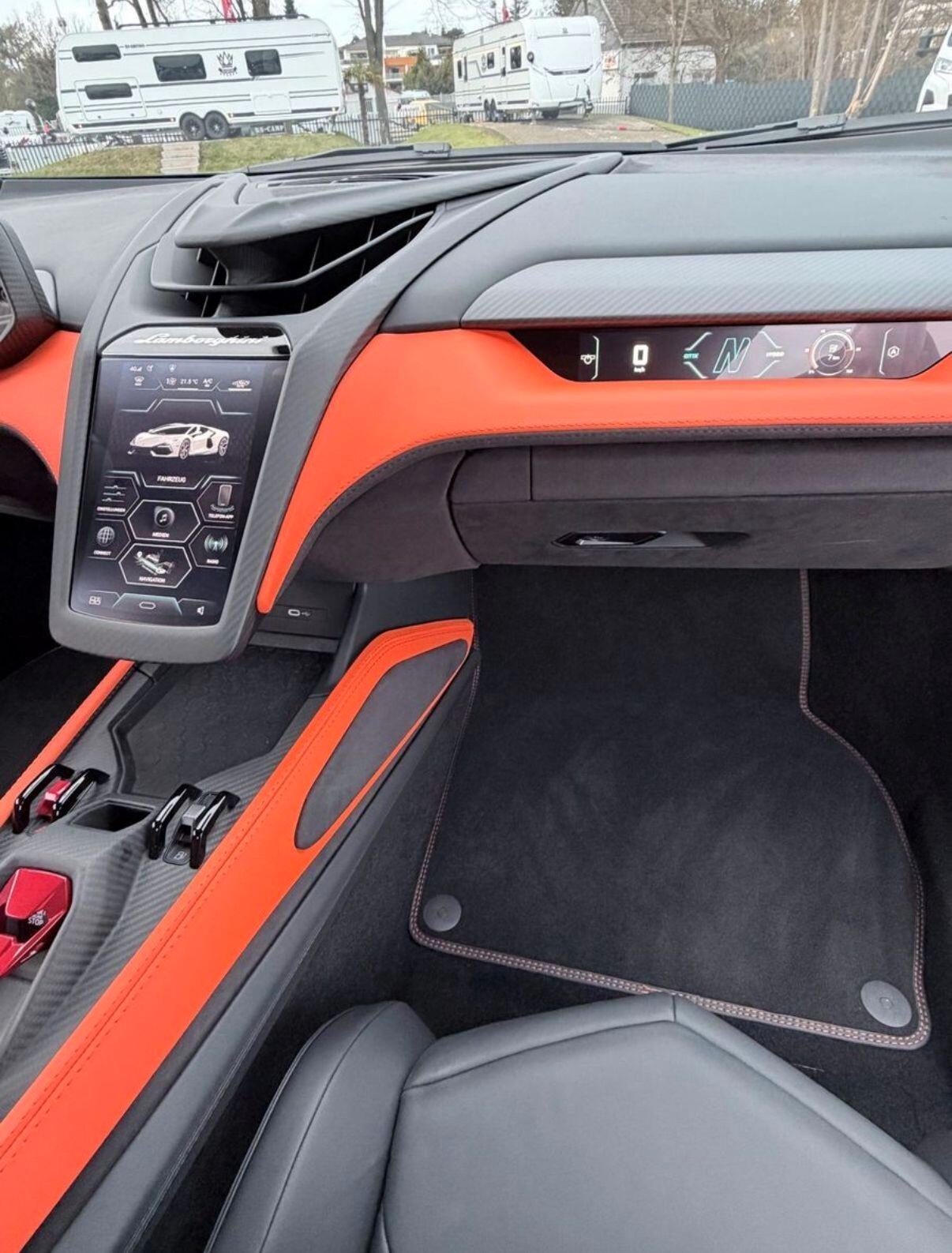 Lamborghini Revuelto con propulsore ibrido V12 da 6.498 cc (ibrido plug-in, HPEV)