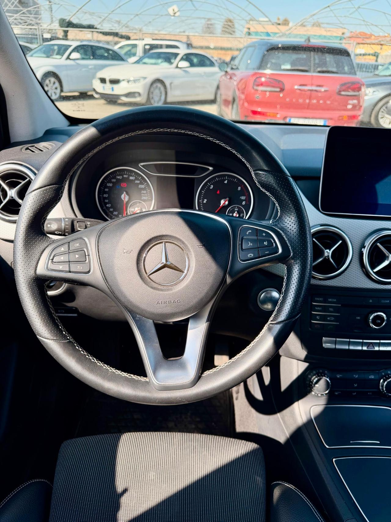 MERCEDES B180 PREMIUM AUTOMATICO - EURO 6