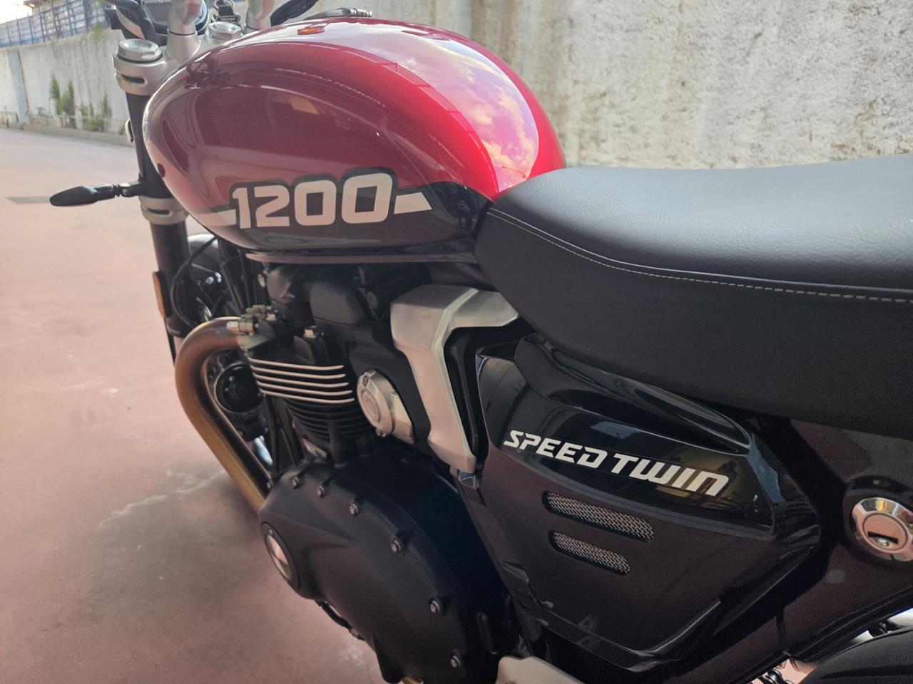 TRIUMPH SPEED TWIN 1200 AZIENDALE