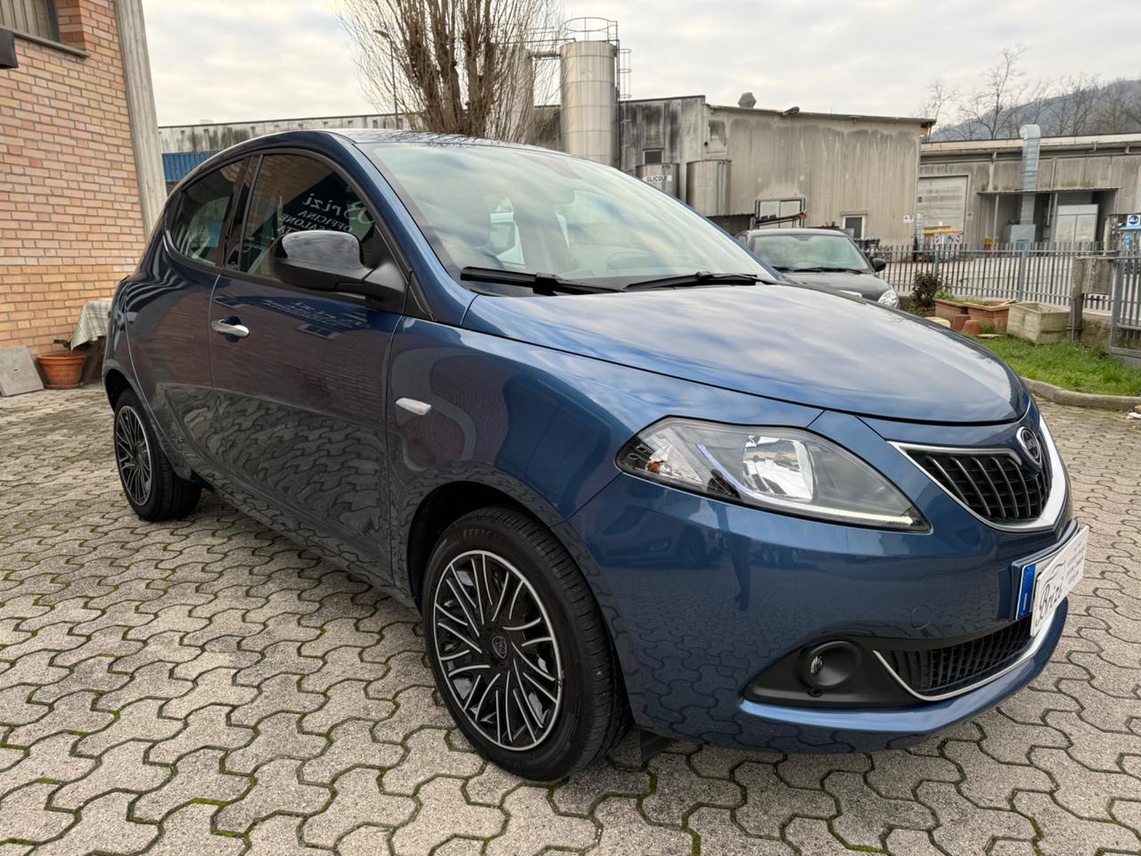 Lancia Ypsilon 1.0 FireFly 5 porte S&S Hybryd Gold