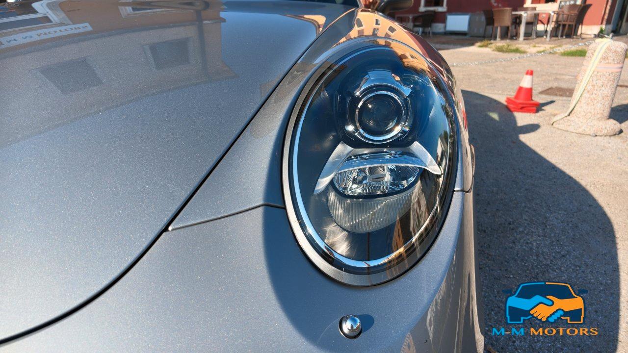Porsche 911 Coupe 3.4 Carrera 4