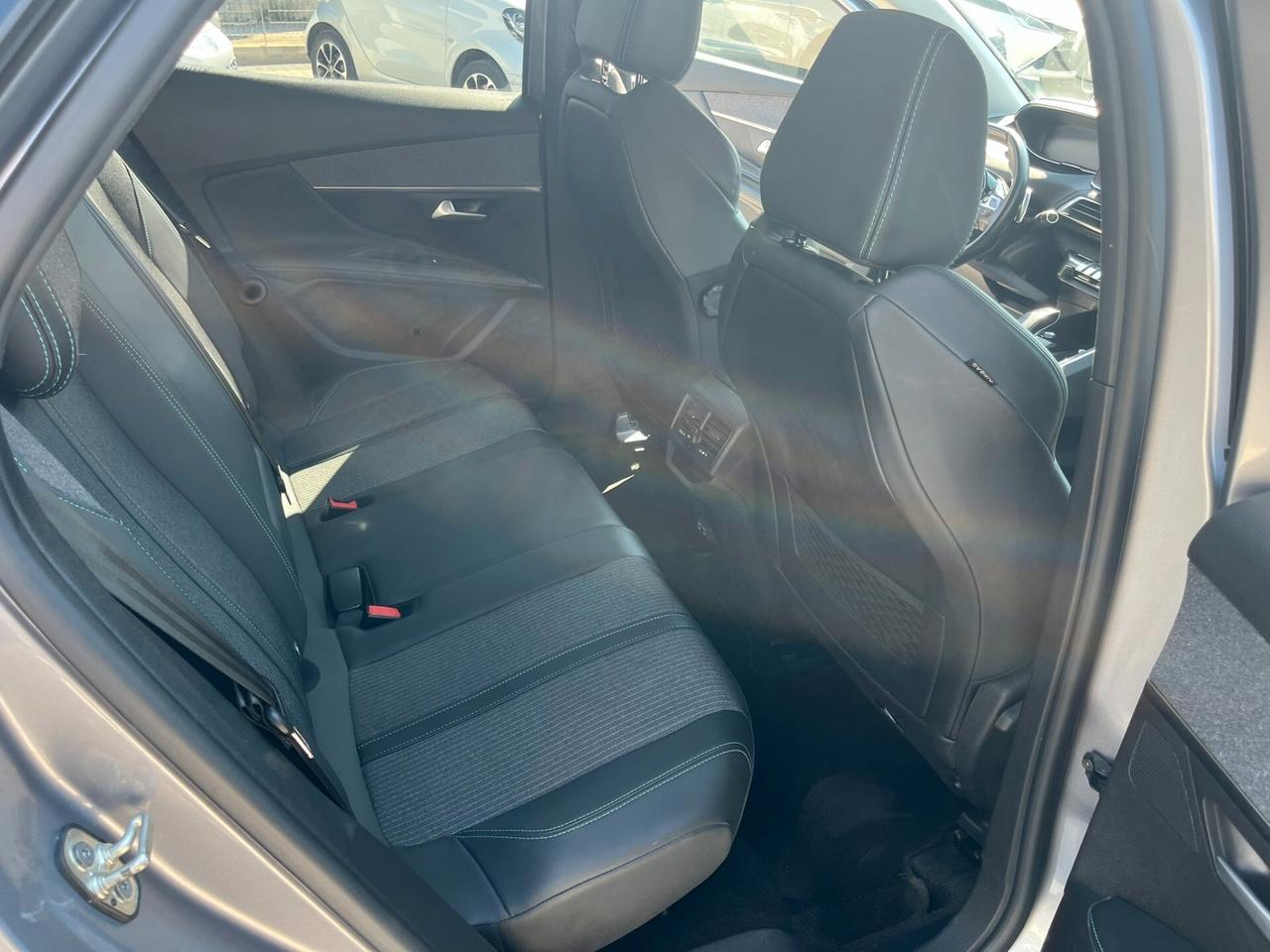 Peugeot 3008 BlueHDi 130 S&S EAT8 Allure