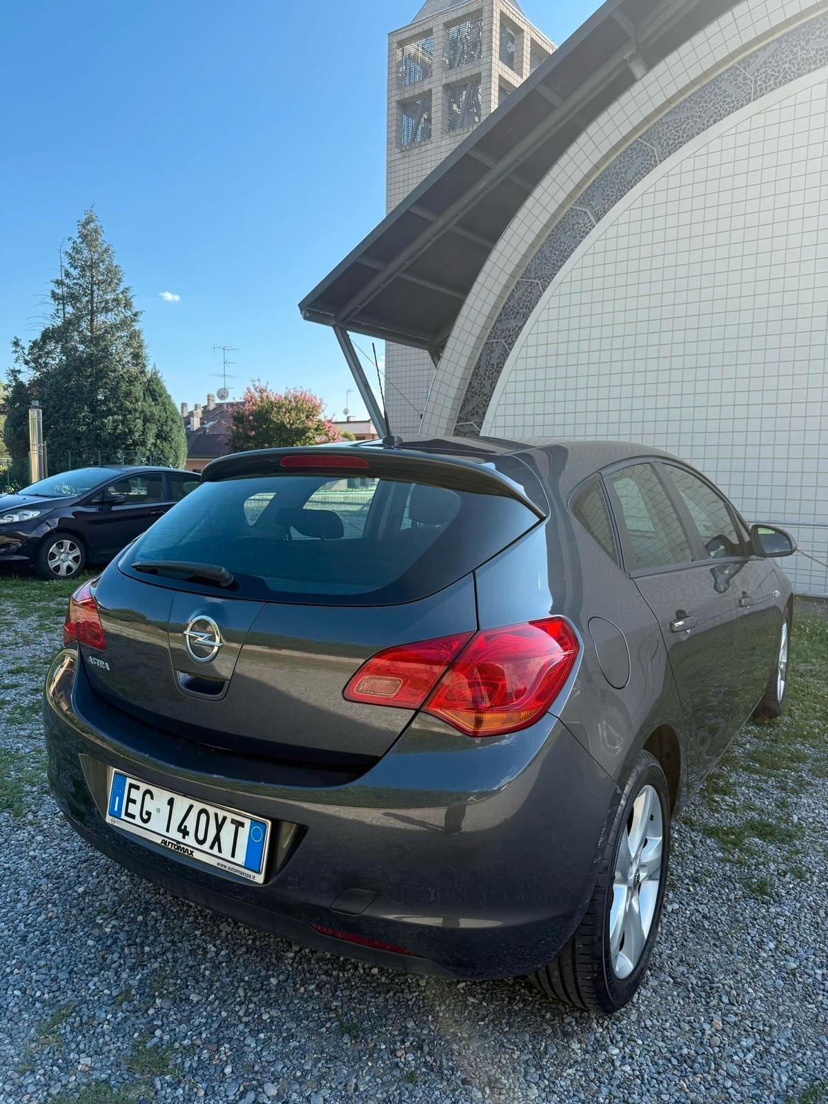 Opel Astra 1.6 115CV 5 porte Cosmo