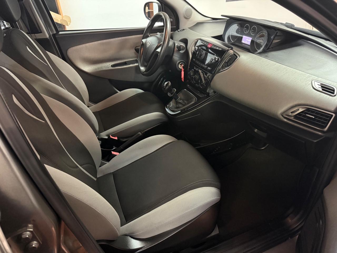Lancia Ypsilon 1.2 69 CV 5 porte Gold