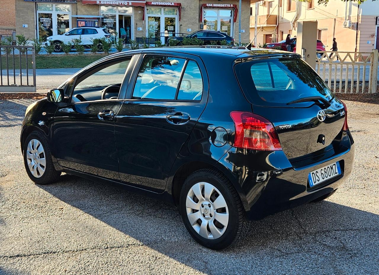 Toyota Yaris 1.0 5 P SOL