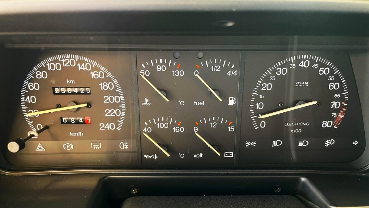 Lancia Thema 16V LS