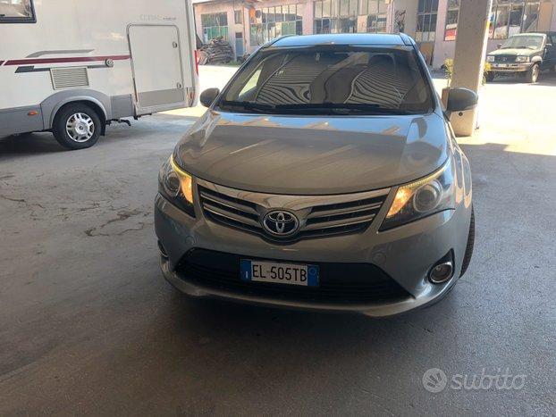 Toyuta avensis Diesel anno ottobre 2012 euro 5B km
