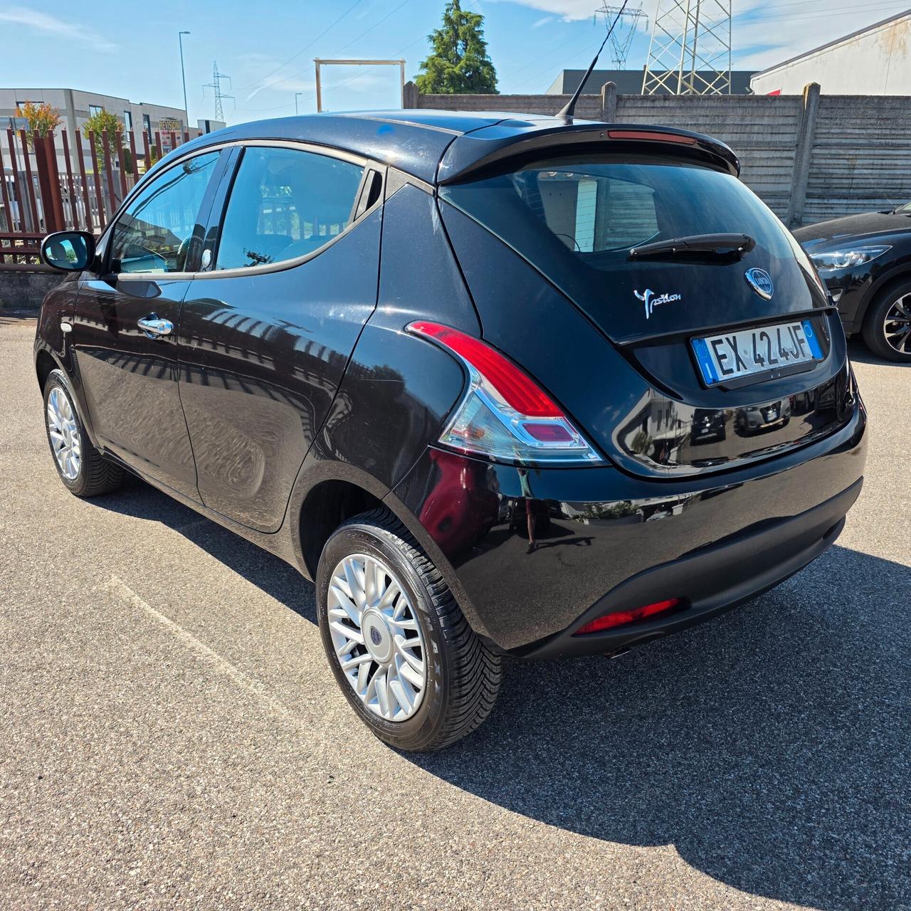 Lancia Ypsilon 0.9 TwinAir 85 CV 5 porte Metano Ecochic Gold