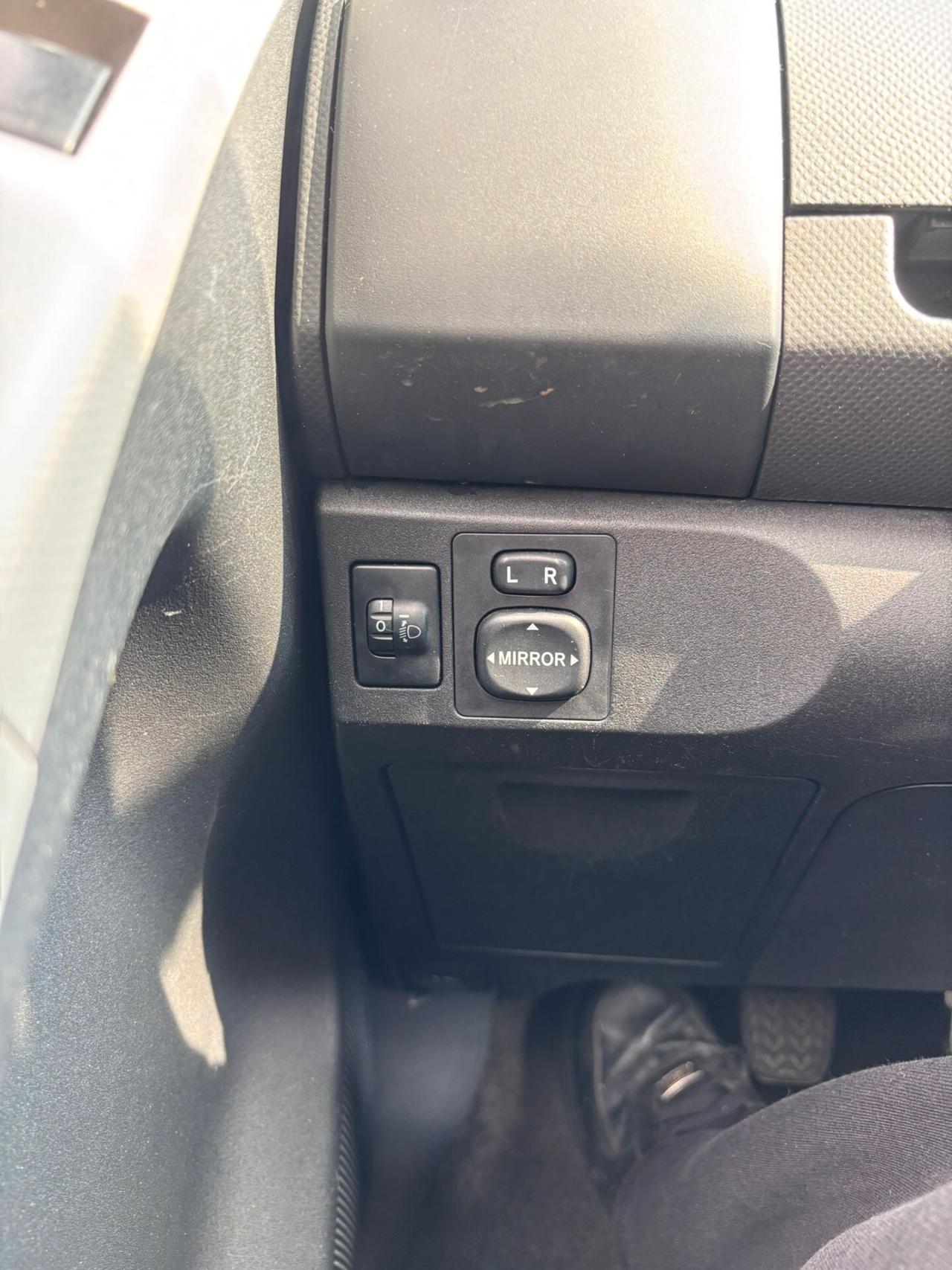 Toyota Yaris 1.0 5 porte Sol