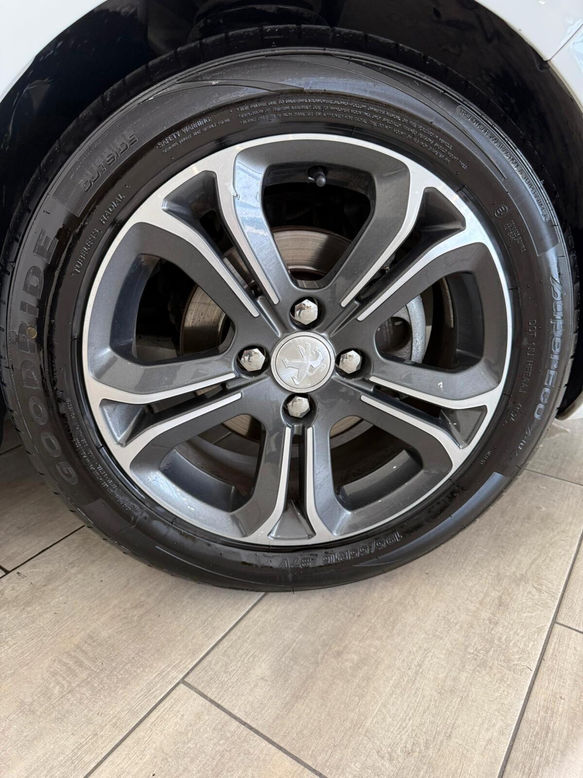 PEUGEOT 208 1.4 95CV BENZINA/GPL ANNO 2015 CON SOLI 119.000 KM