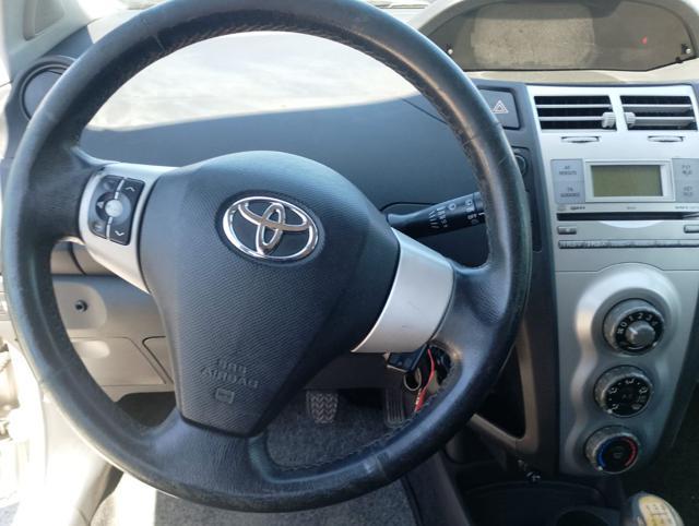 TOYOTA Yaris 1.0 5 porte Sol