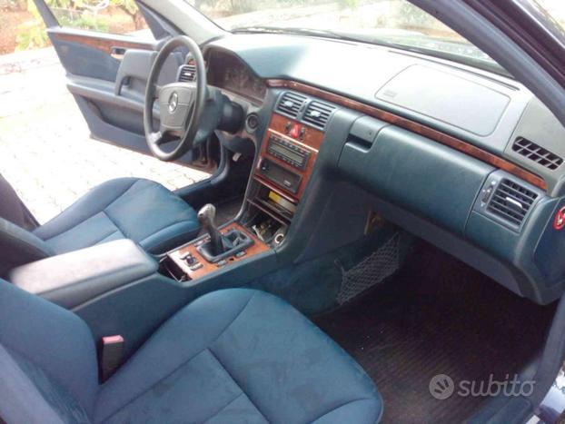 MERCEDES-BENZ E 250 turbodiesel cat Elegance