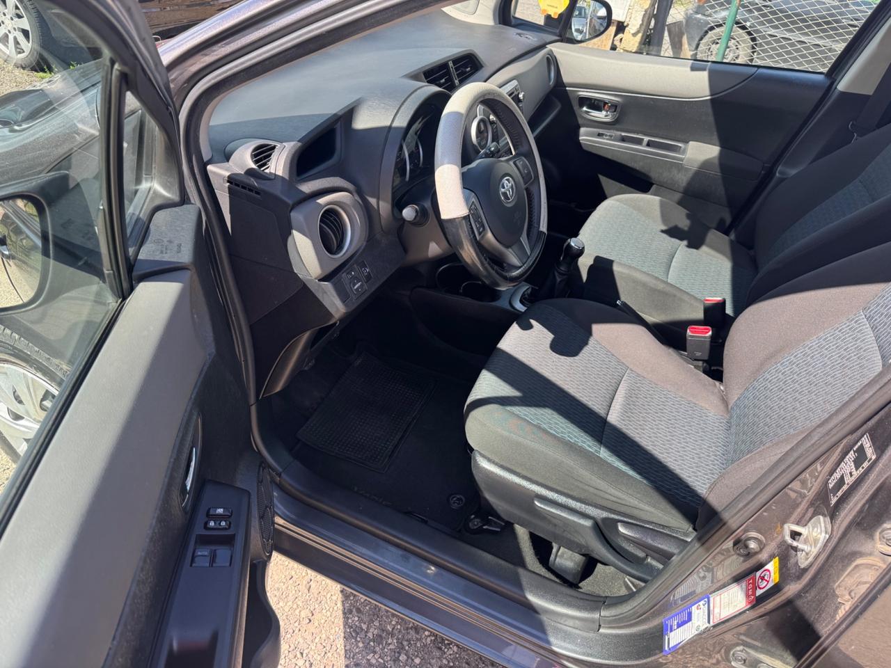 Toyota Yaris 1.0 5 porte Lounge NEOPATENTATI