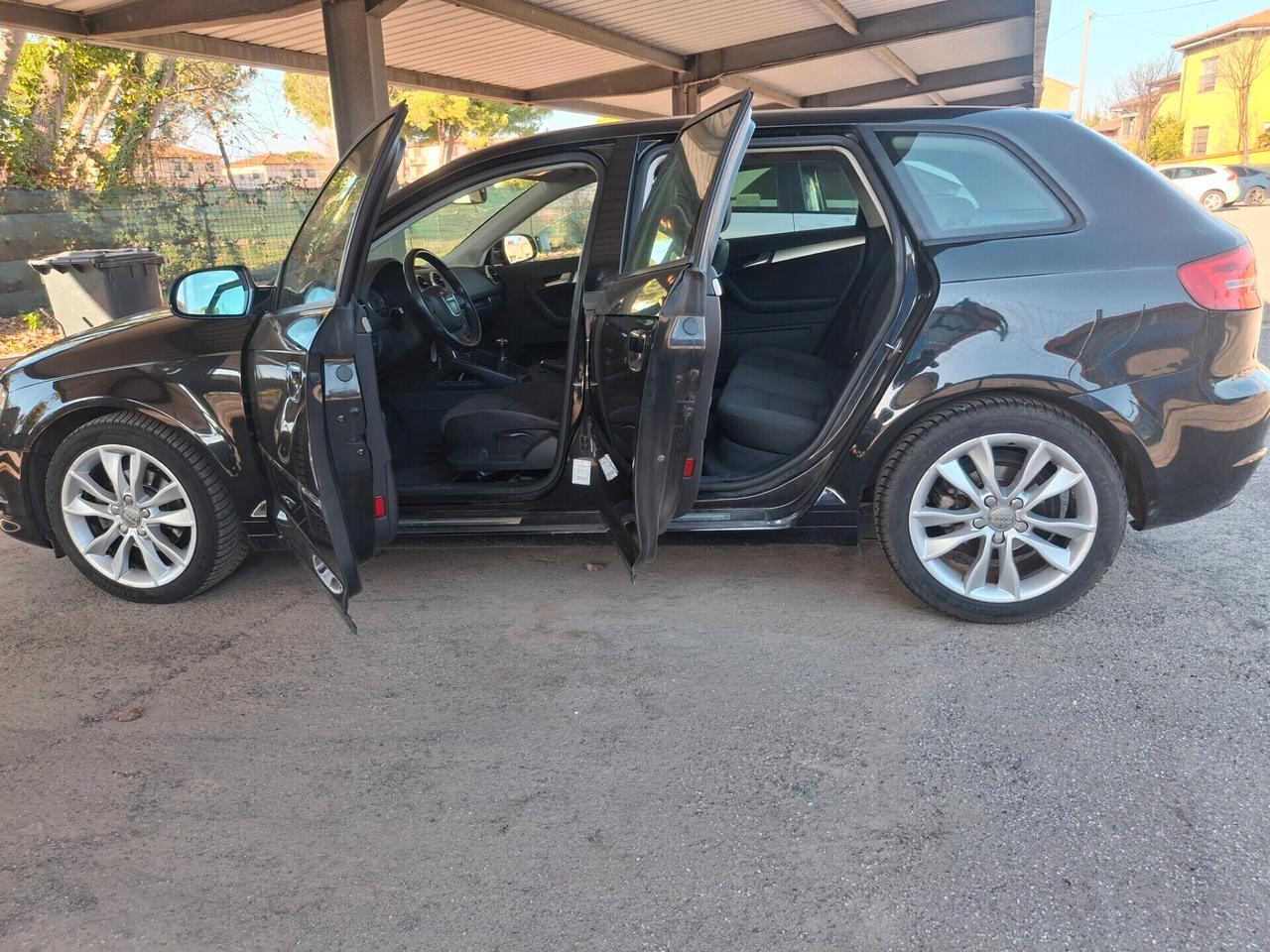 Audi A3 SPB 1.6 TDI 105 CV CR-*FRIZIONE NUOVA*