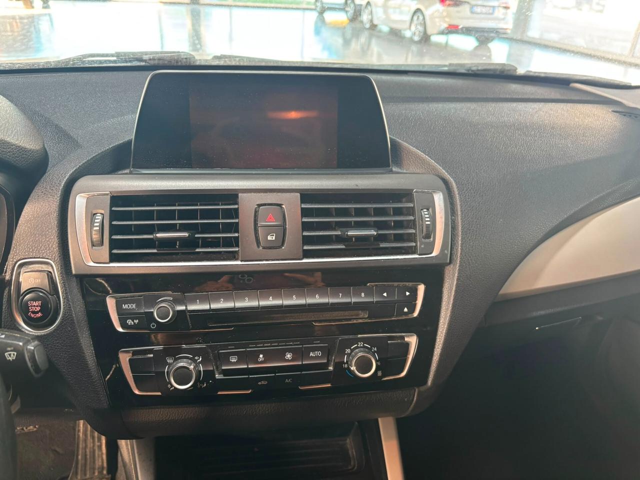 Bmw 116 116d 5p. Urban
