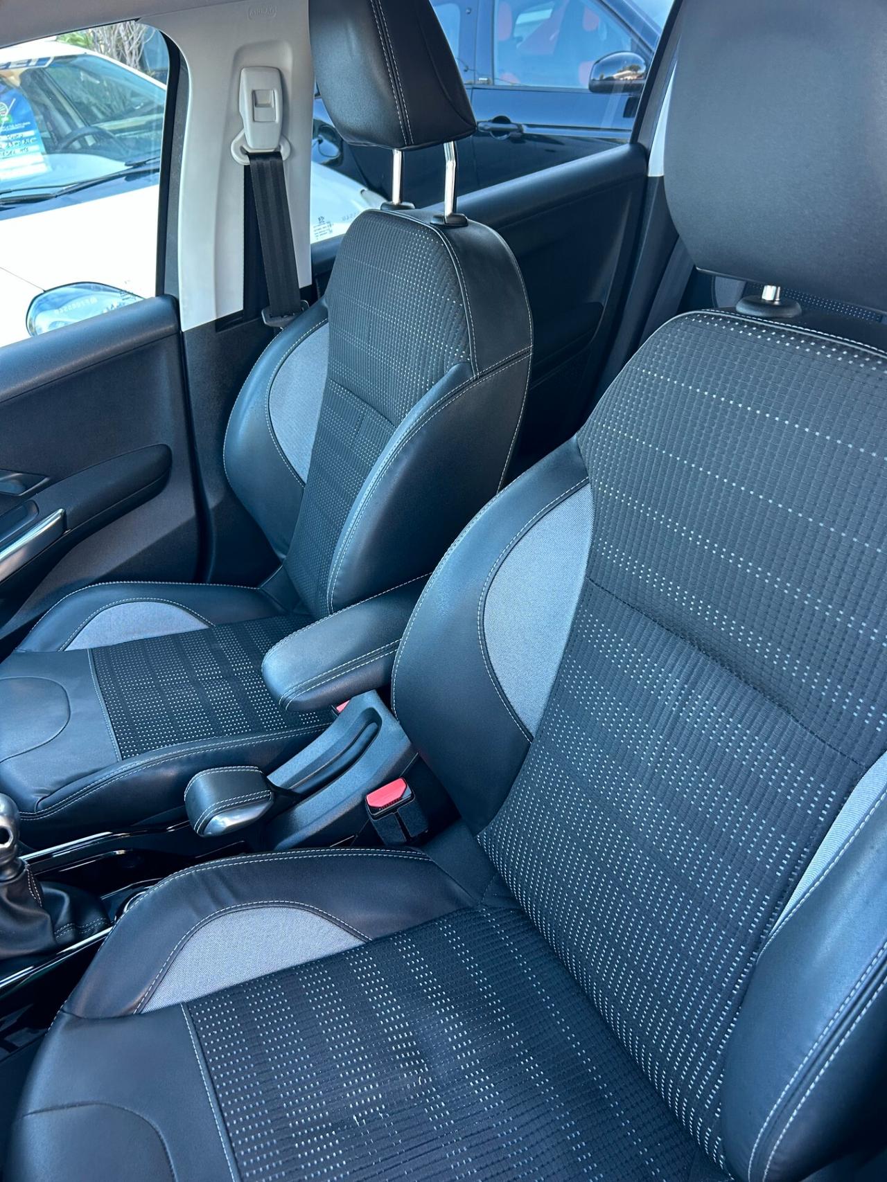 " UNA CHICCA " Peugeot 2008 Blue HDi Allure