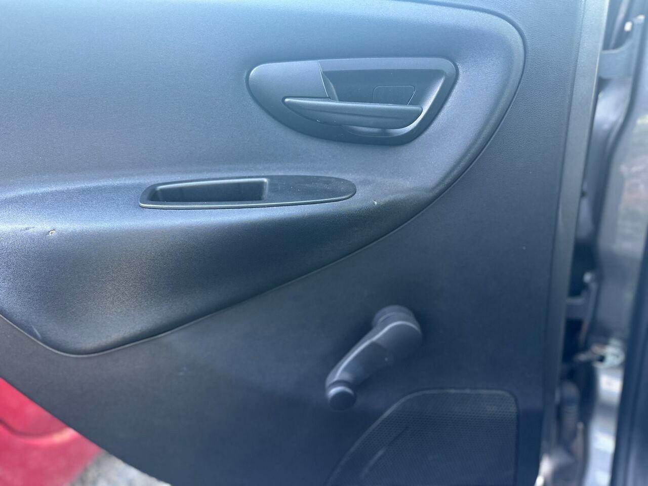 LANCIA Ypsilon 3ª serie - Ypsilon 1.0 FireFly 5 porte S&S Hybrid Ec