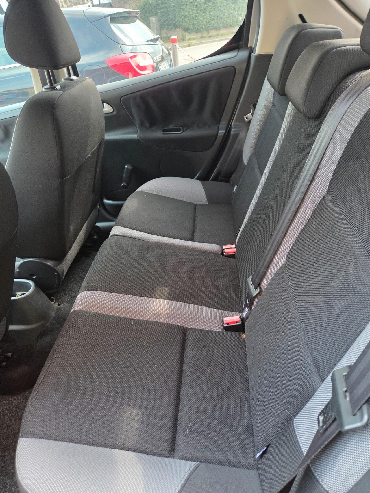 Peugeot 207 NEOPATENTATI - 2008