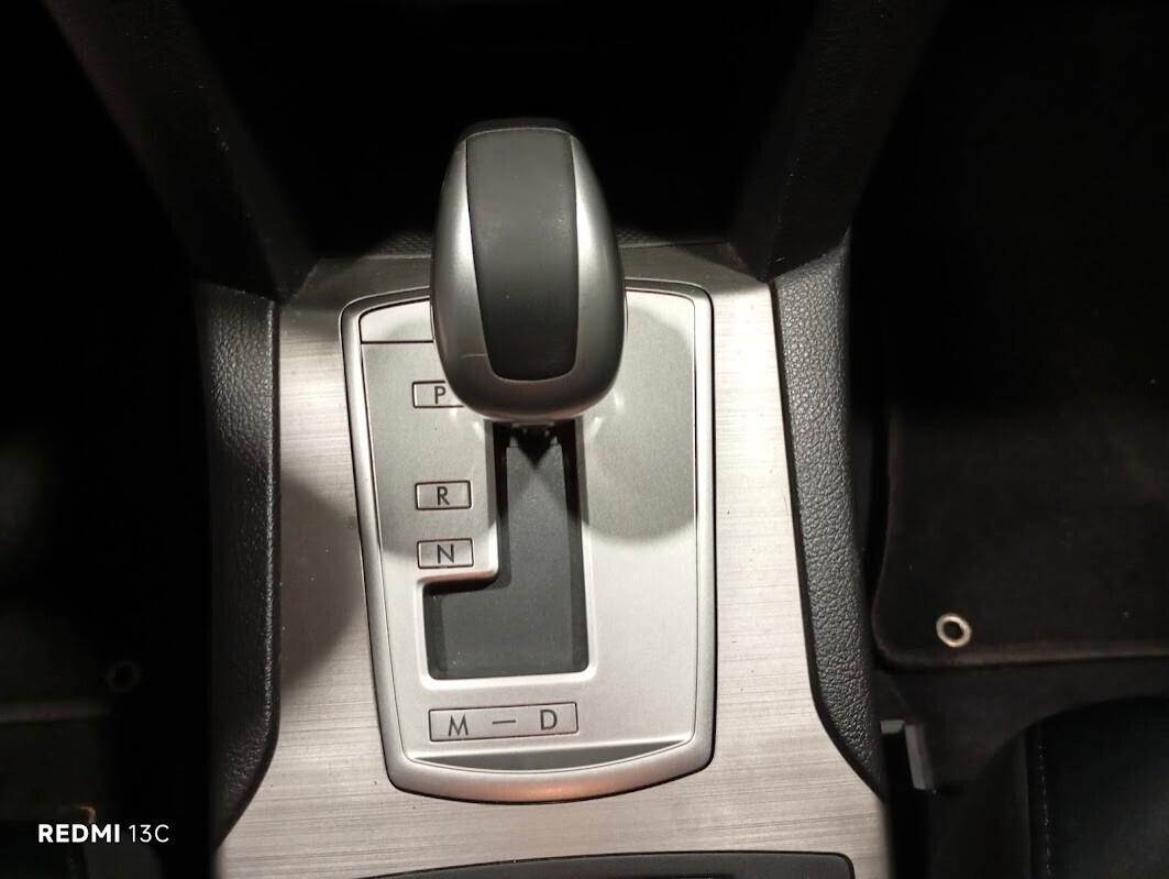 Subaru Legacy del 2013 GPL 2033 GANCIO TRAINO THULE