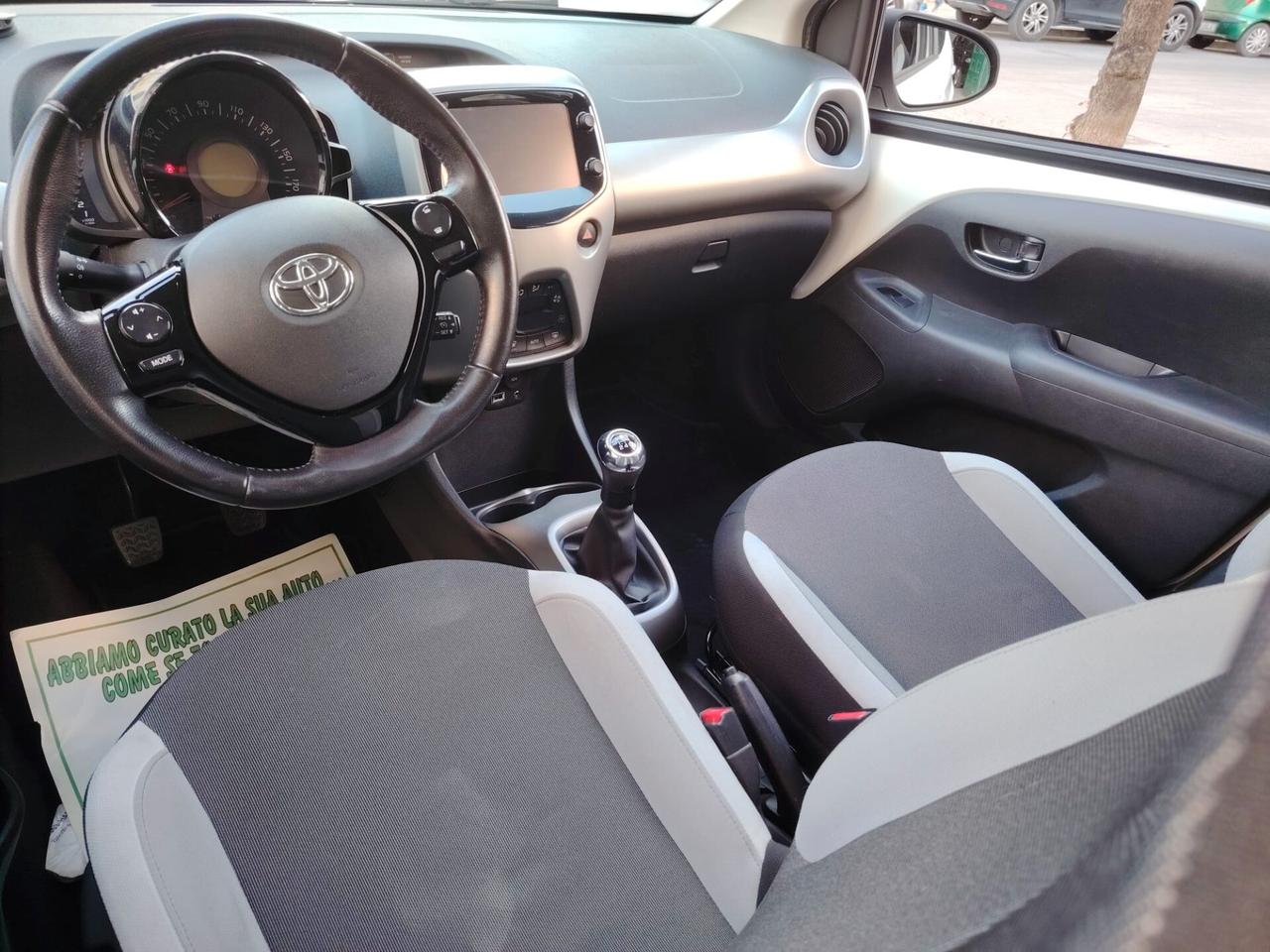 Toyota Aygo 1.0 VVT-i 69 CV 5 porte x-play TSS