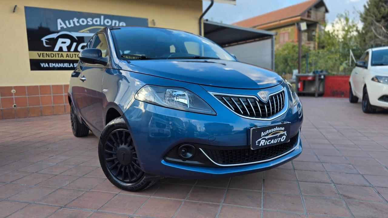 Lancia Ypsilon 1.0 FireFly 5 porte S&S Hybrid Ecochic Silver