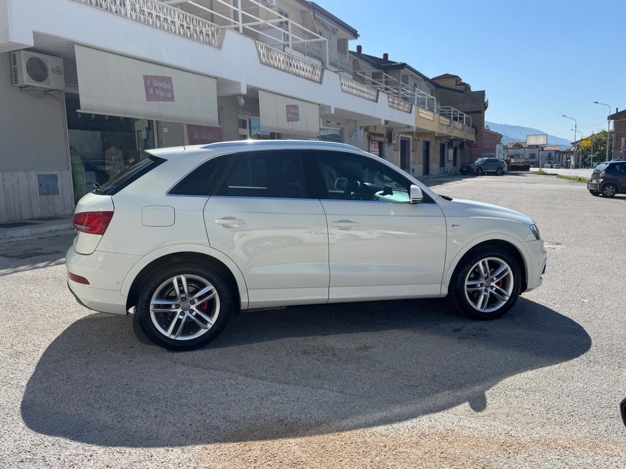 Audi Q3 2.0 tdi sline interno esterno tetto garanzia