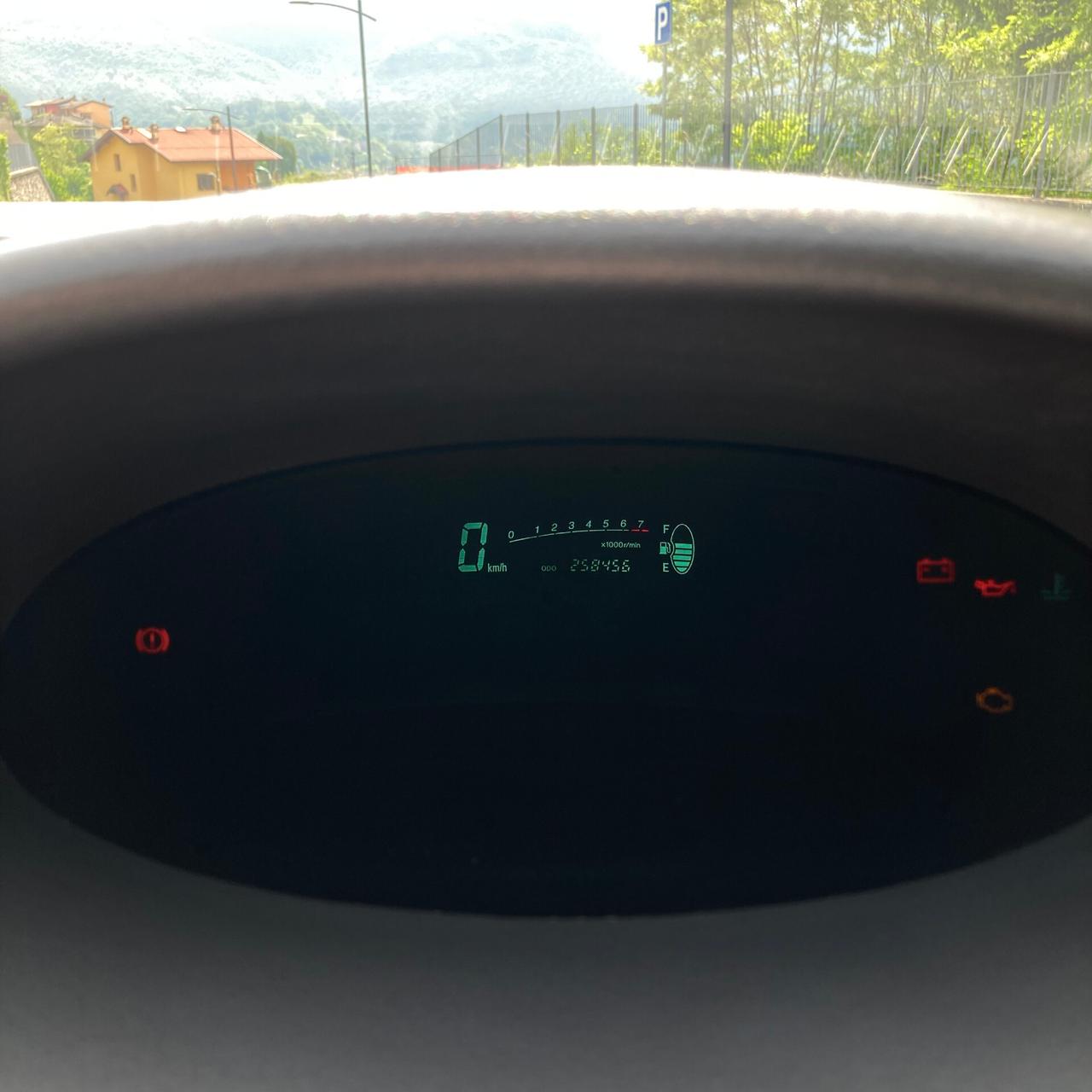 Toyota Yaris 1.0i 16V cat 5 porte Sol